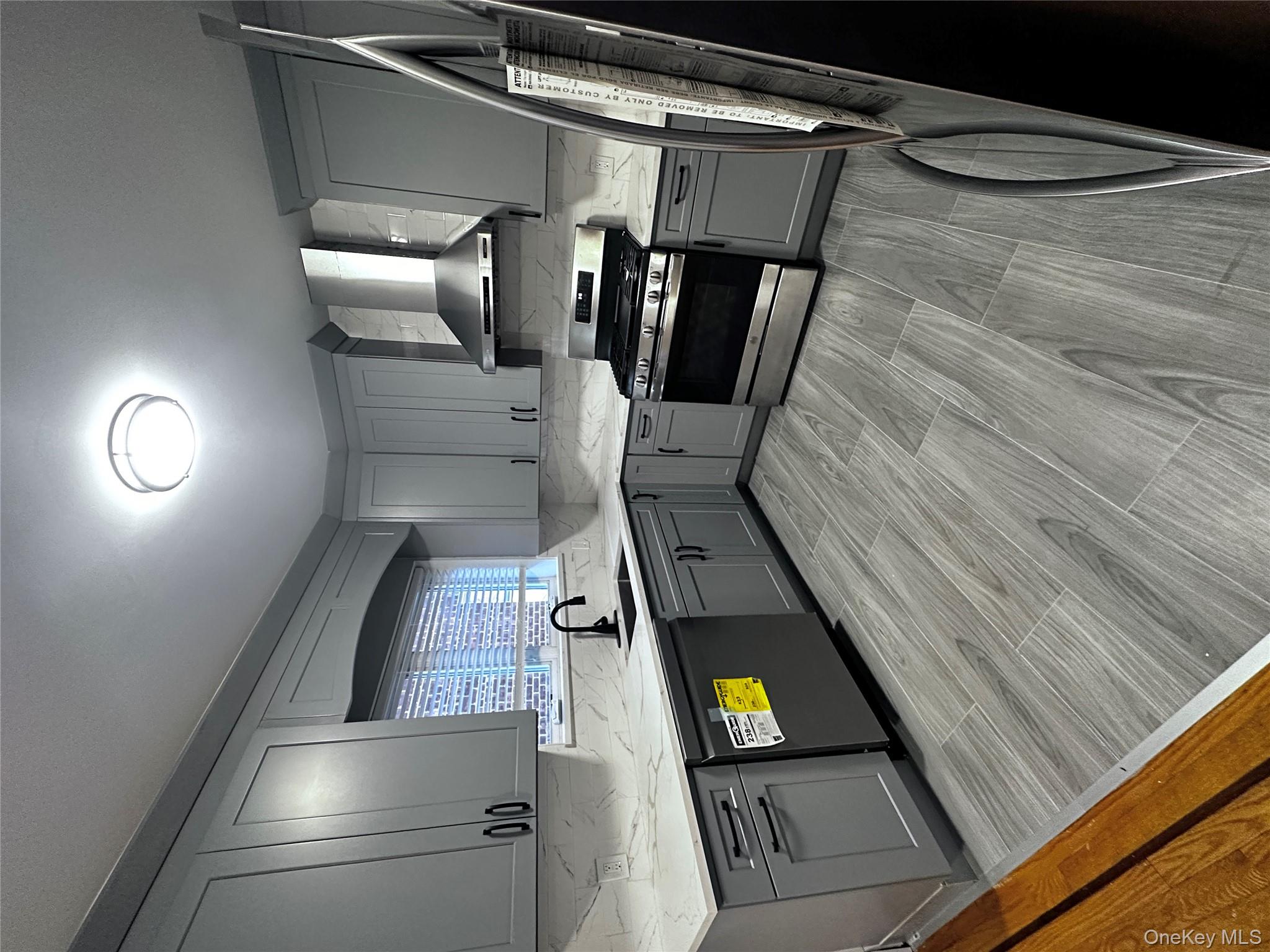 1233 Lydig Avenue 1st fl