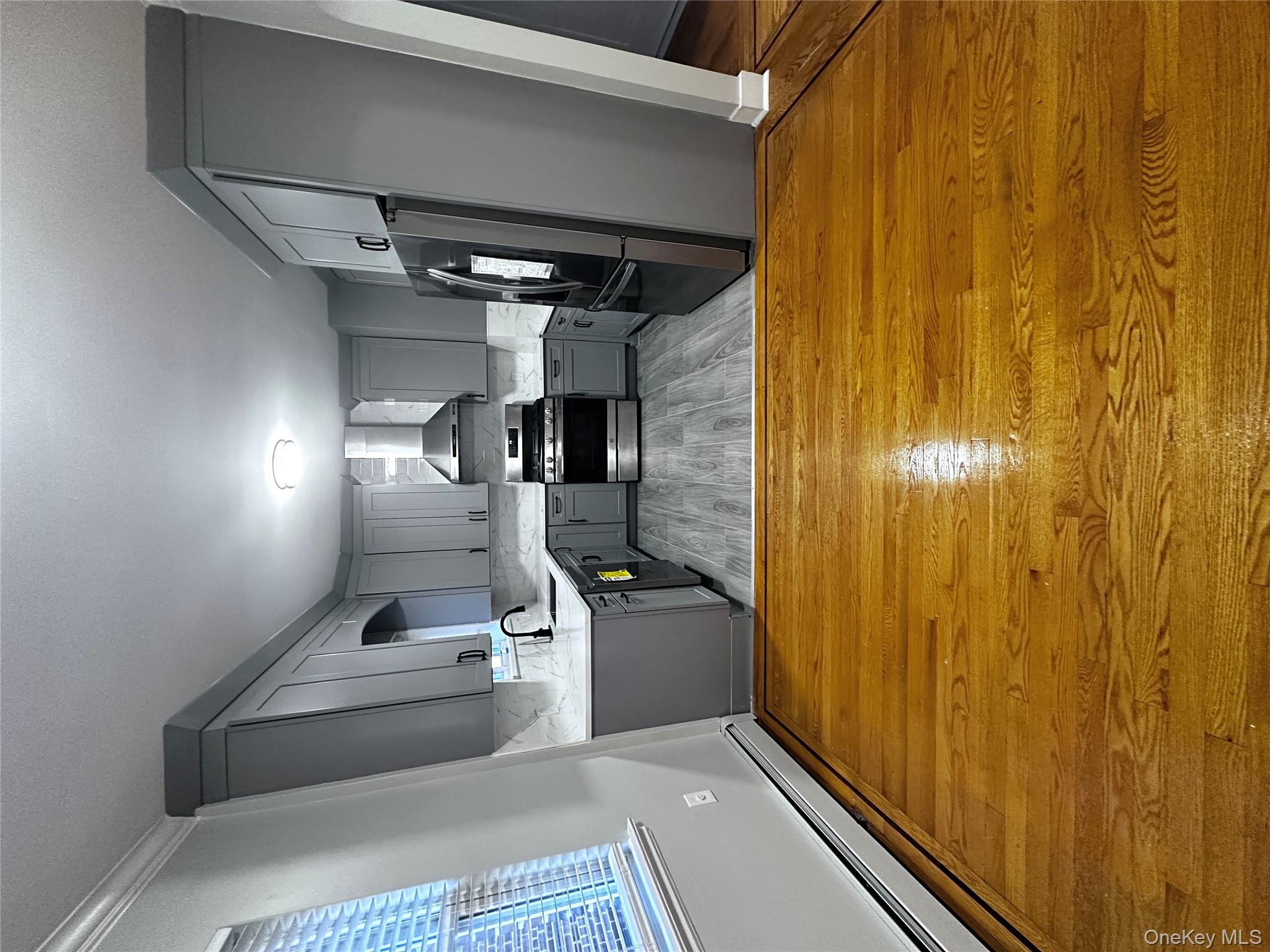 1233 Lydig Avenue 1st fl