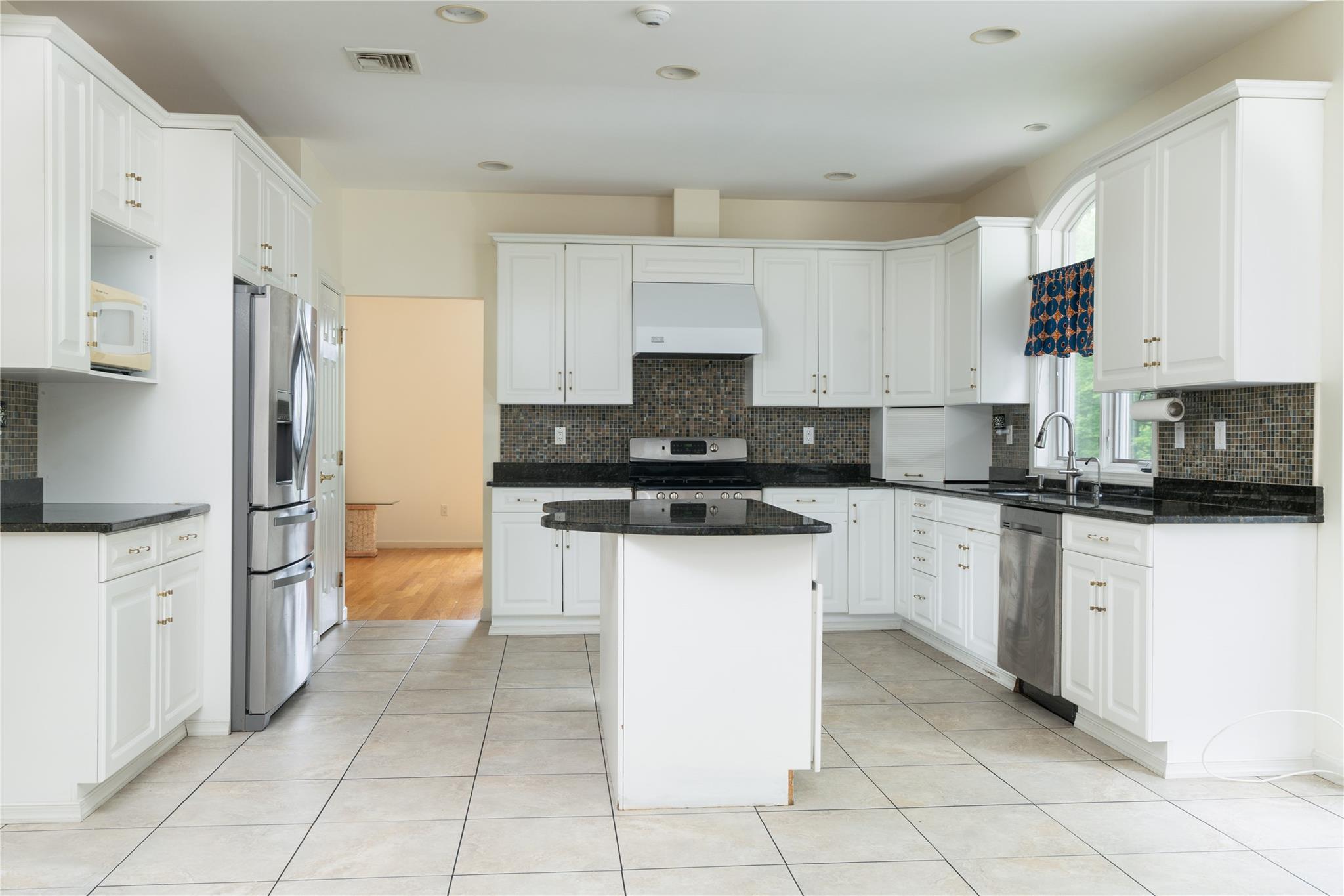 9 Golf Course Drive, Suffern, New York image 10