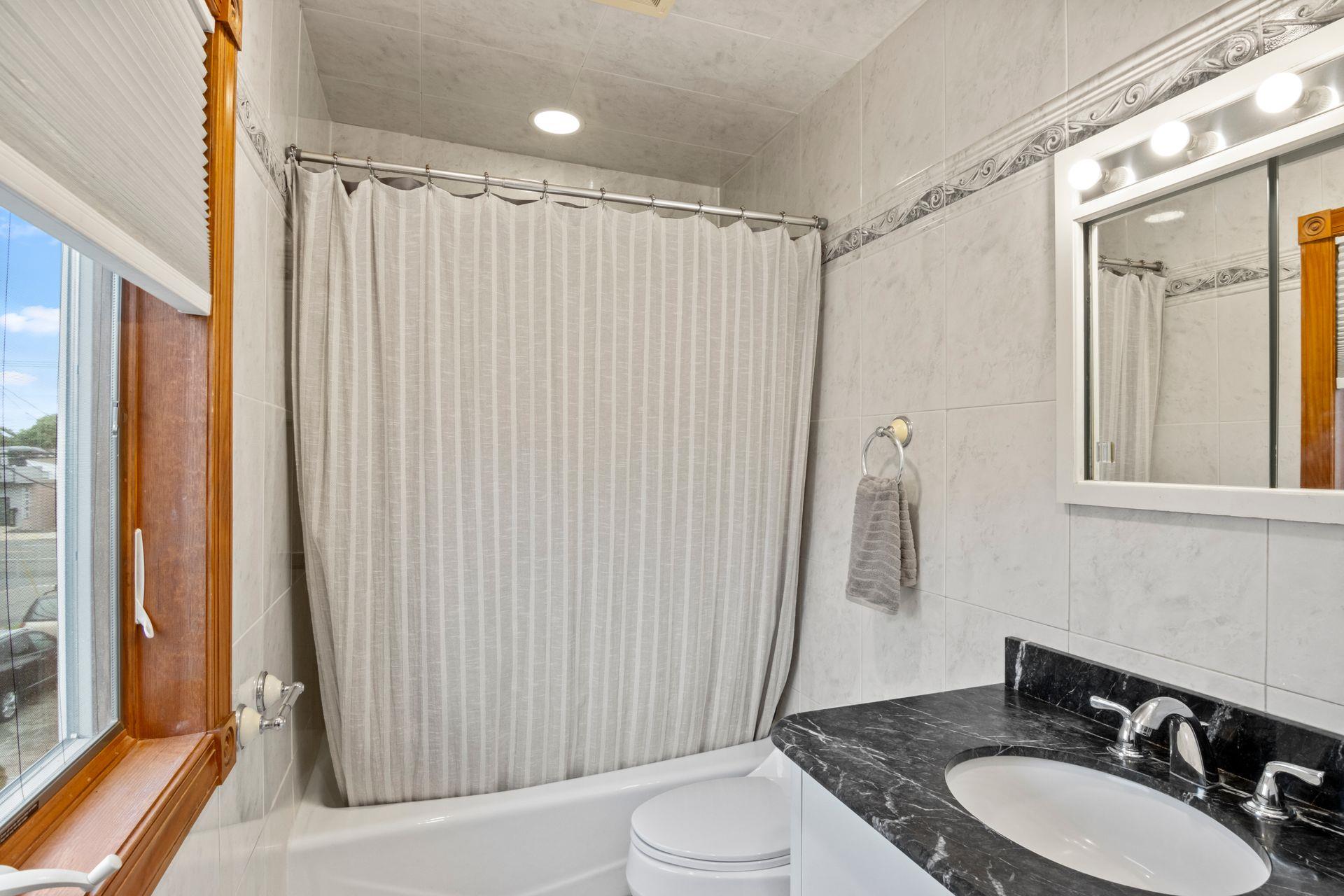 13 Evans Avenue, Albertson, New York image 21