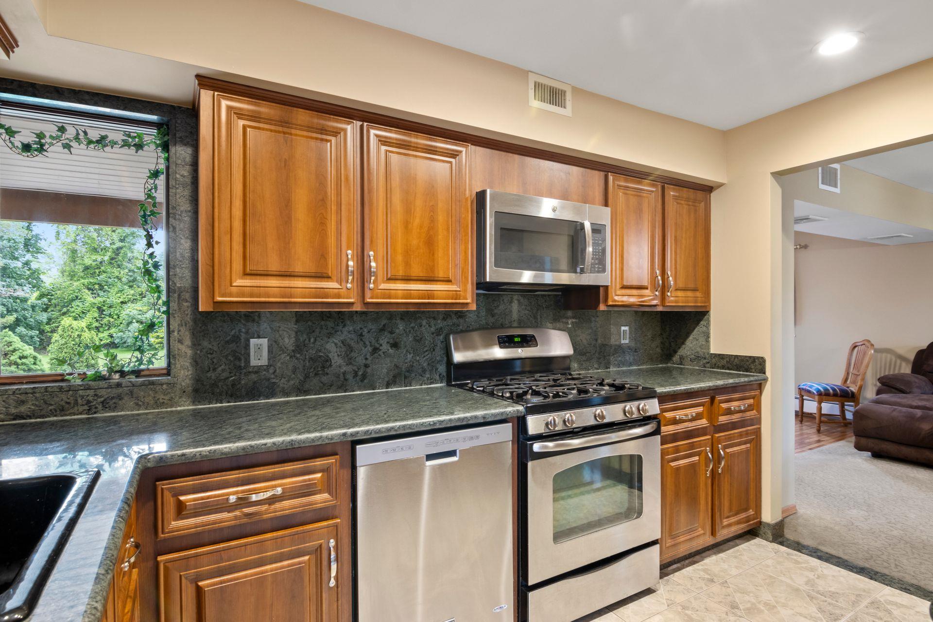 13 Evans Avenue, Albertson, New York image 12