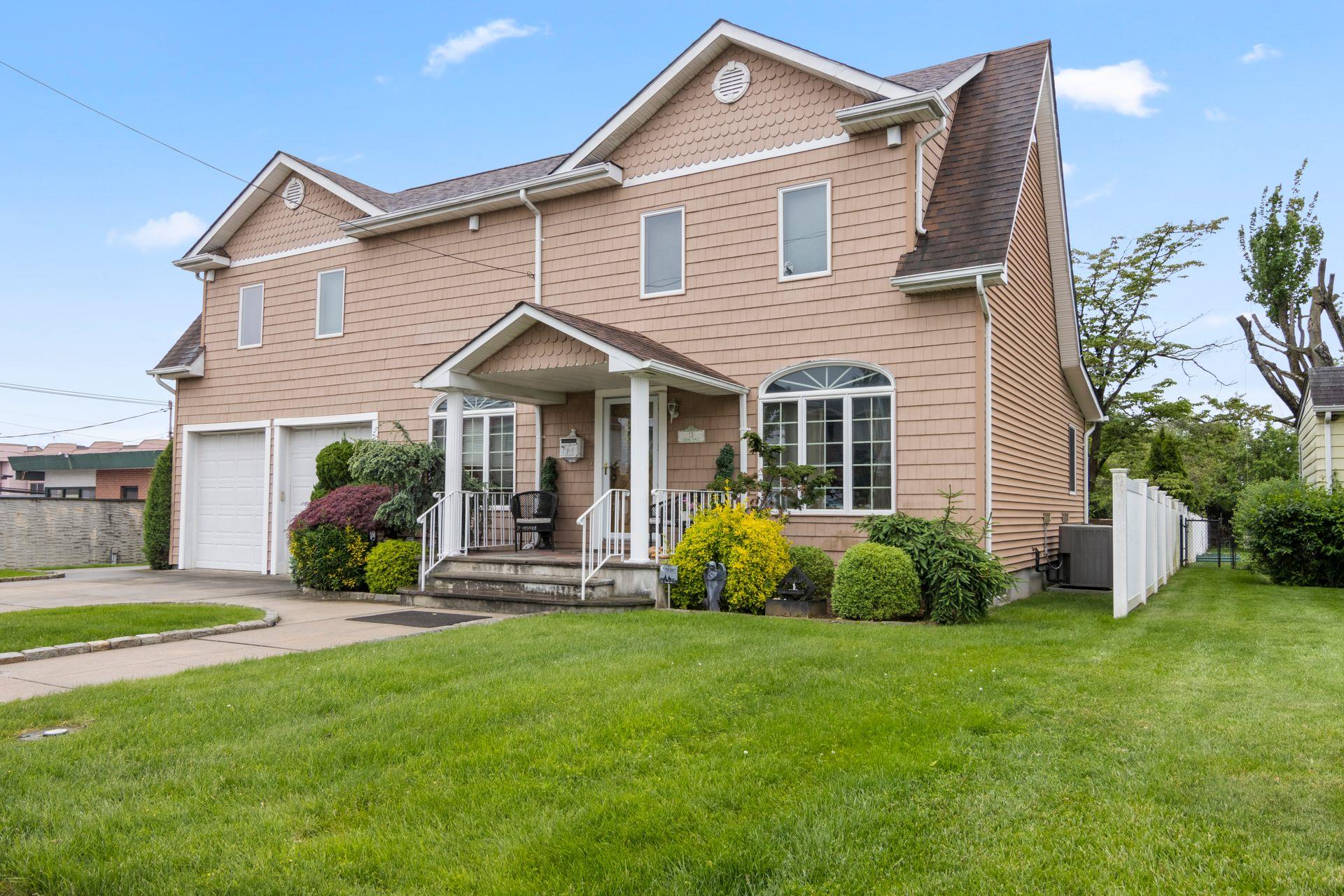 13 Evans Avenue, Albertson, New York image 3