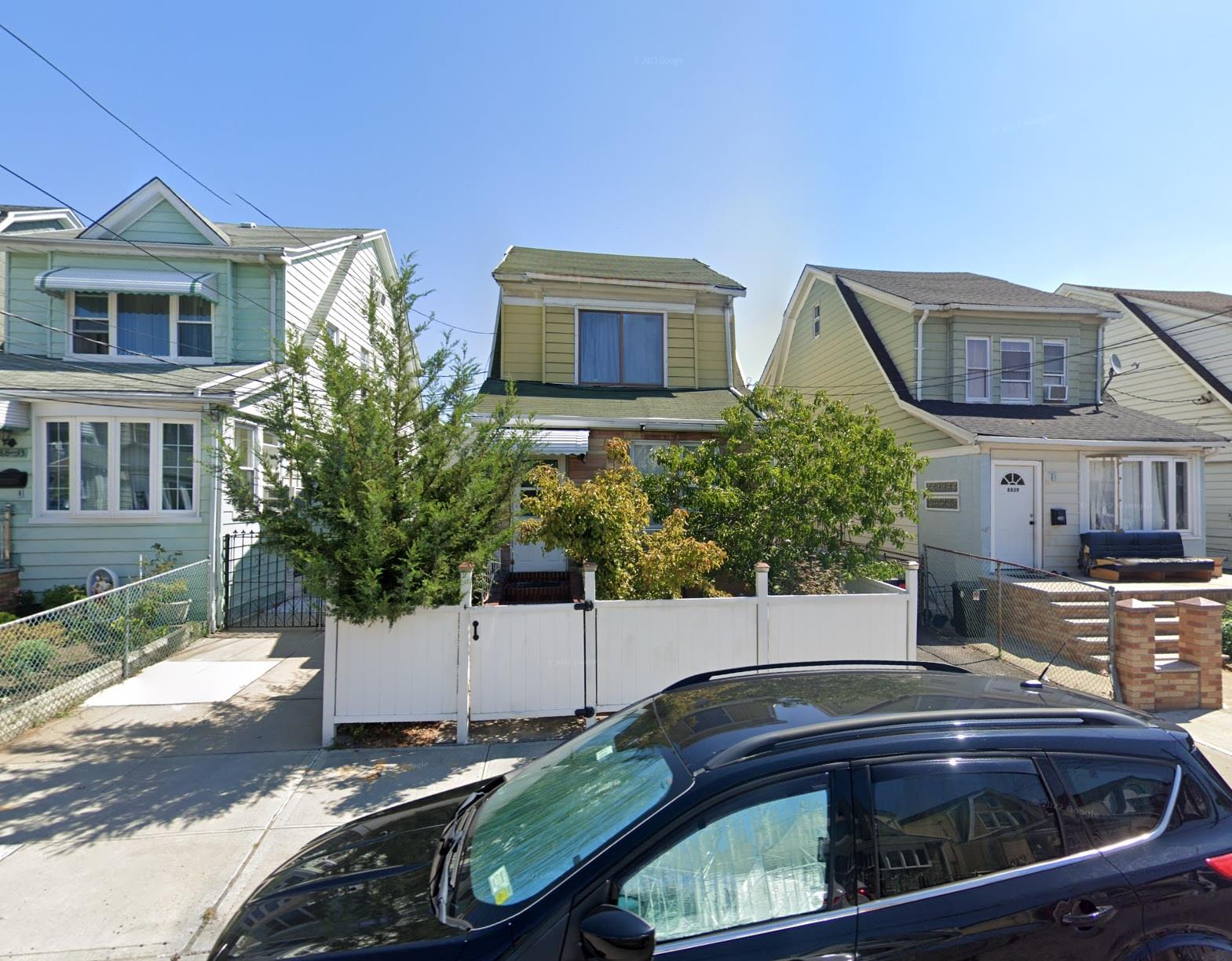187th Street, Hollis, Queens, NY - 3 Bedrooms  
1 Bathrooms  
4 Rooms - 