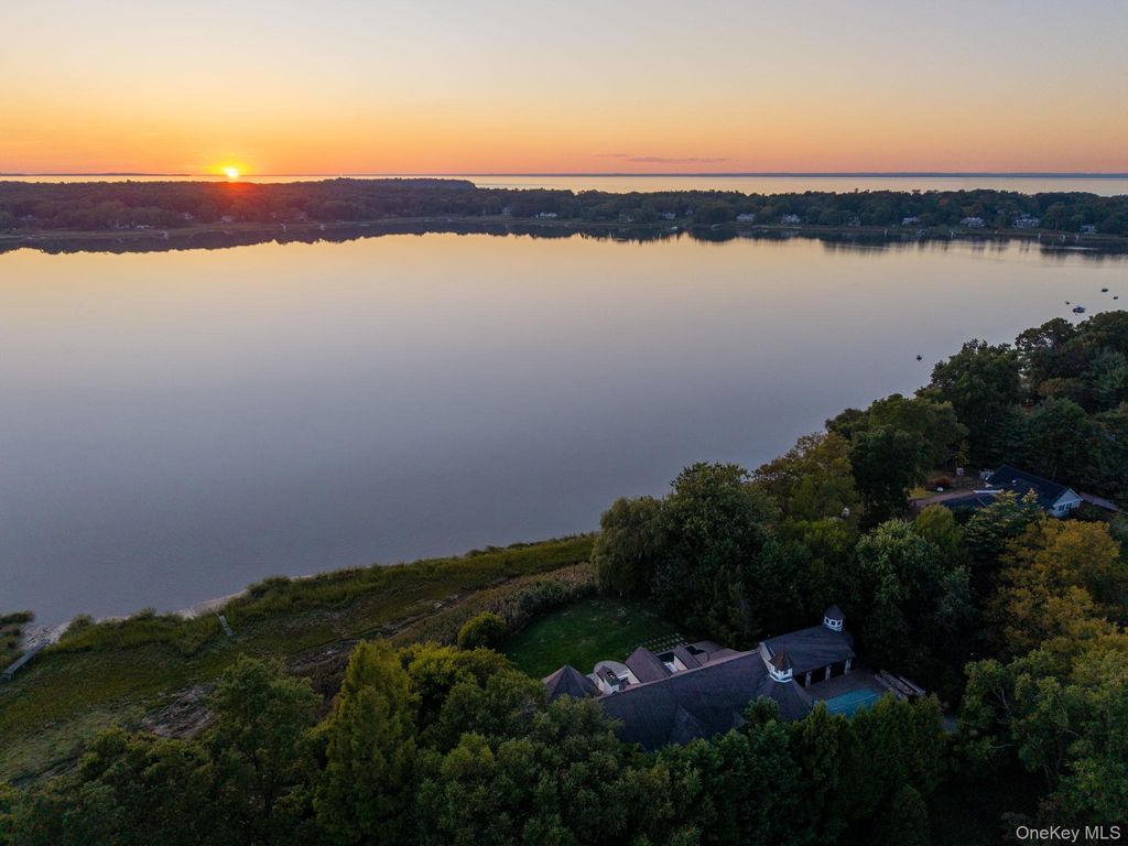 Photo of 29 Gaul Road S, East Setauket, NY 11733 (MLS # 985884)