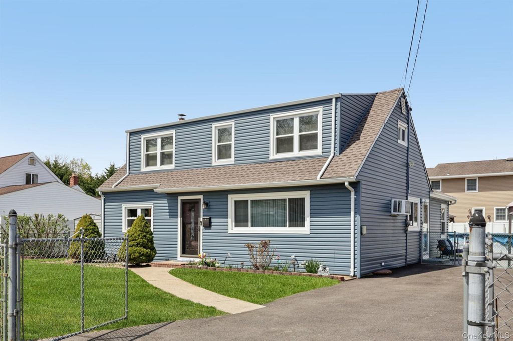 Photo of 1326 4th Street, West Babylon, NY 11704 (MLS # 983263)