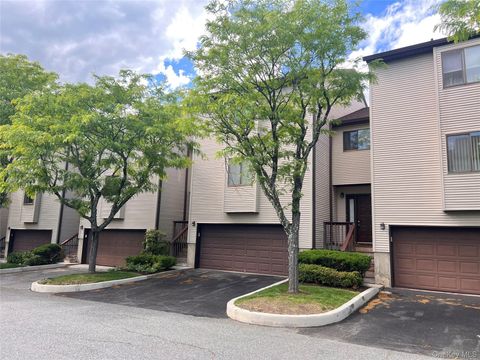 Condo For Sale - 40 Chester Lane #40<br/> Nanuet, NY 10954