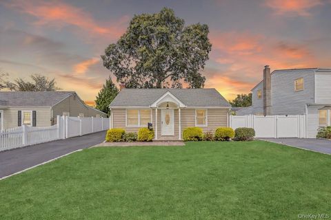 122 E 12th Street Huntington Station NY 11746