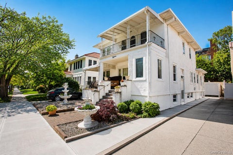 Multifamily For Rent - 15 W Walnut Street<br/> Long Beach, NY 11561