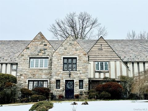 Homes For Sale - 3 Merrivale Terrace<br/> Great Neck, NY 11020