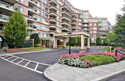 Condo For Rent - 111 Cherry Valley Avenue #M6<br/> Nassau County, Garden City, NY 11530