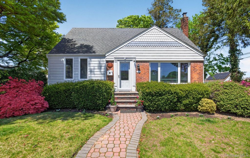 Photo of 2021 Lincoln Avenue, East Meadow, NY 11554 (MLS # 994167)