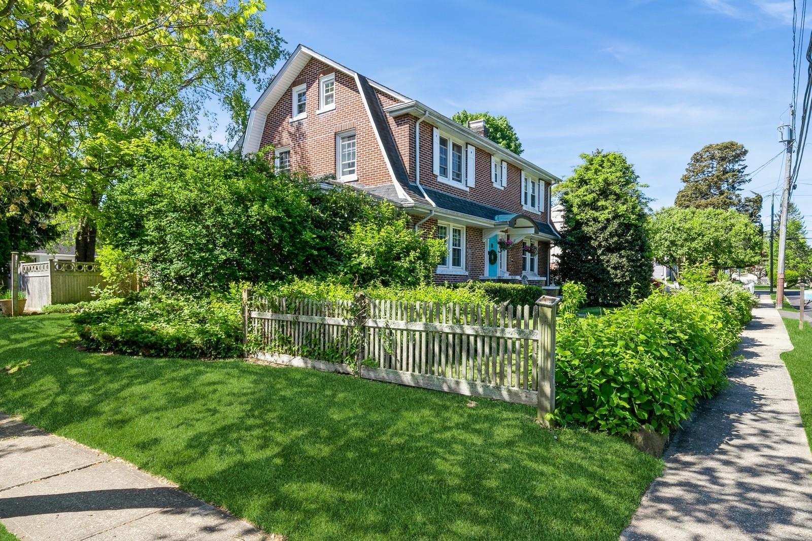 4 Cayuga Avenue, East Northport, New York image 4