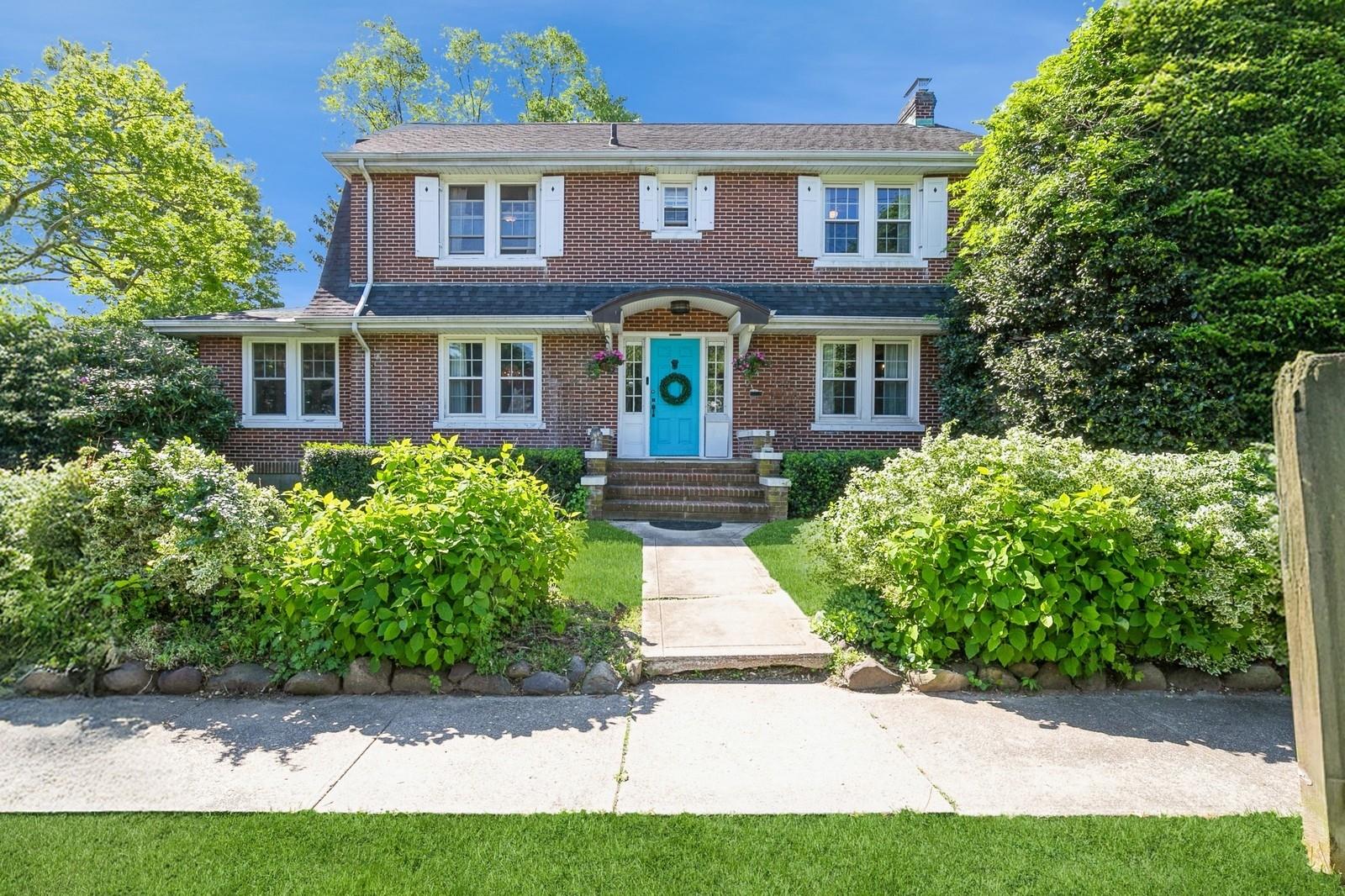 4 Cayuga Avenue, East Northport, New York image 1