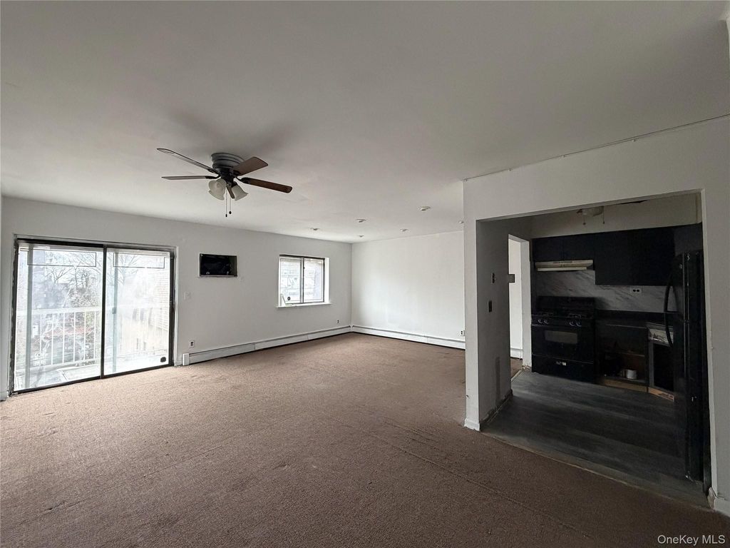 Photo of 172-77A Highland Avenue #3J, Jamaica Estates, NY 11432 (MLS # 932502)