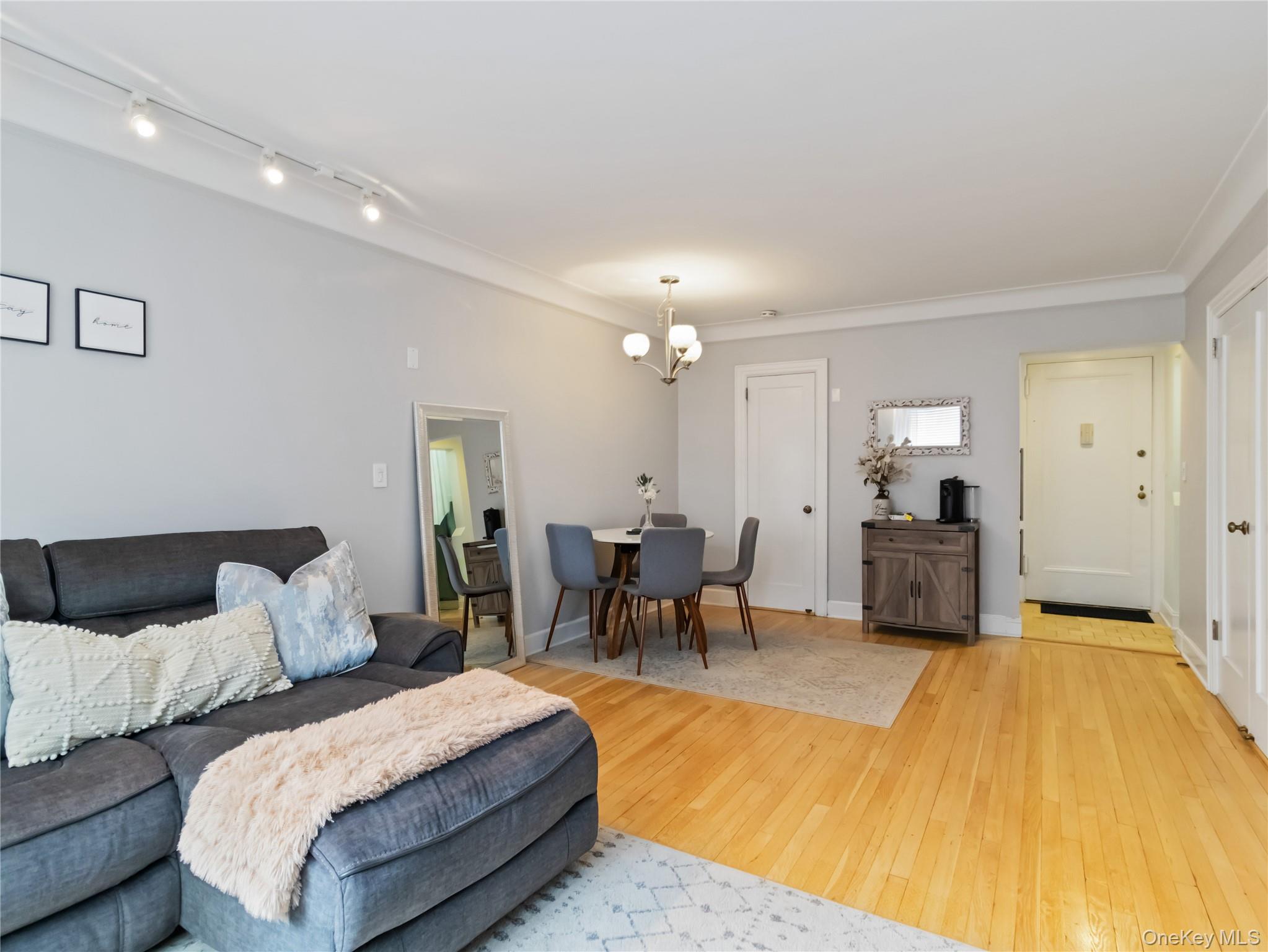 17 N Chatsworth Avenue 1H