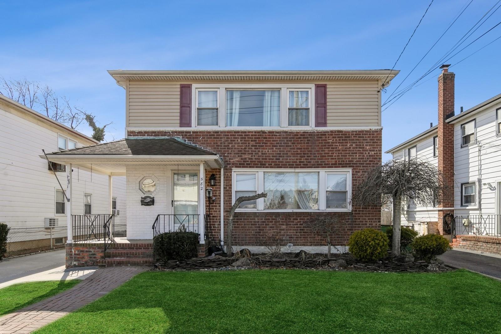582 ROCKAWAY AVE