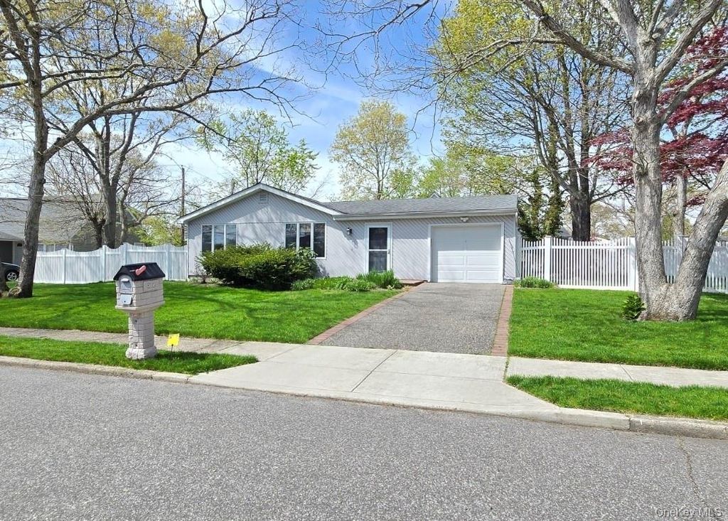 Photo of 32 Plaza Lane, Selden, NY 11784 (MLS # 993408)