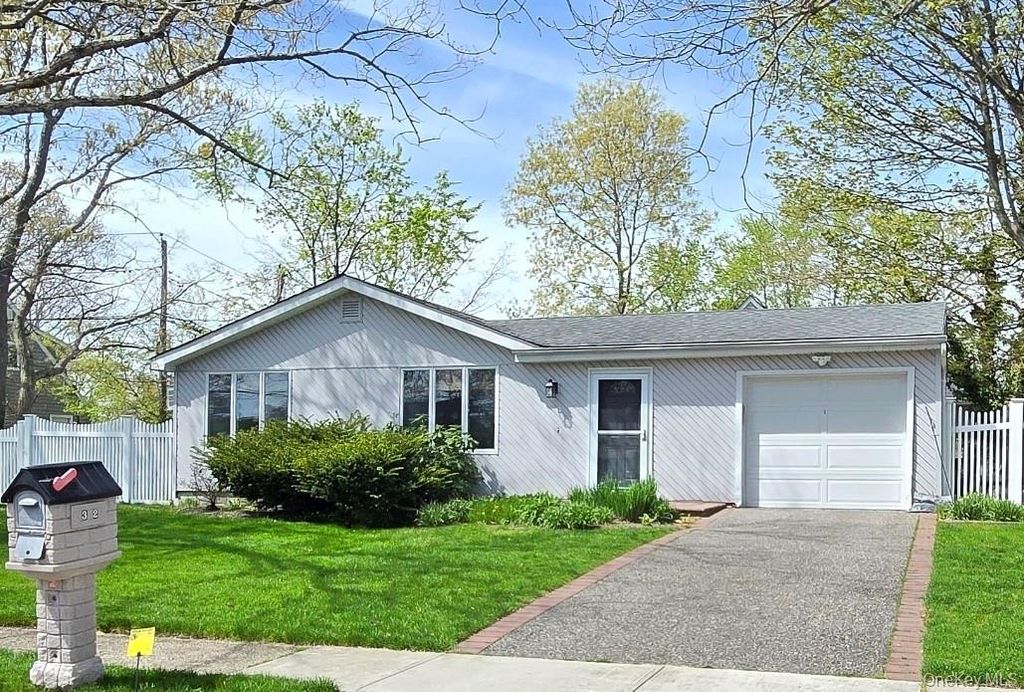 Photo of 32 Plaza Lane, Selden, NY 11784 (MLS # 993408)