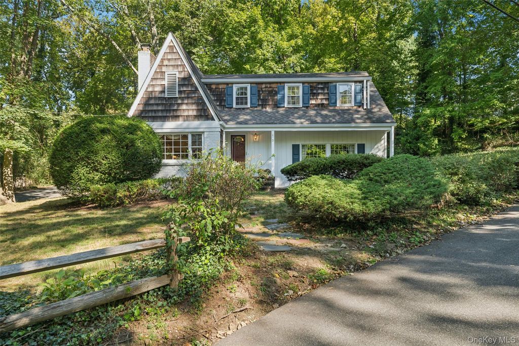 Photo of 3 Soundview Drive, Huntington, NY 11743 (MLS # 919363)