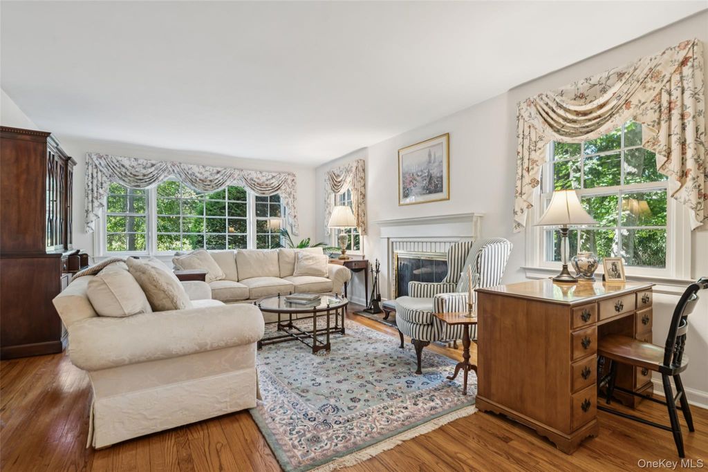 Photo of 3 Soundview Drive, Huntington, NY 11743 (MLS # 919363)