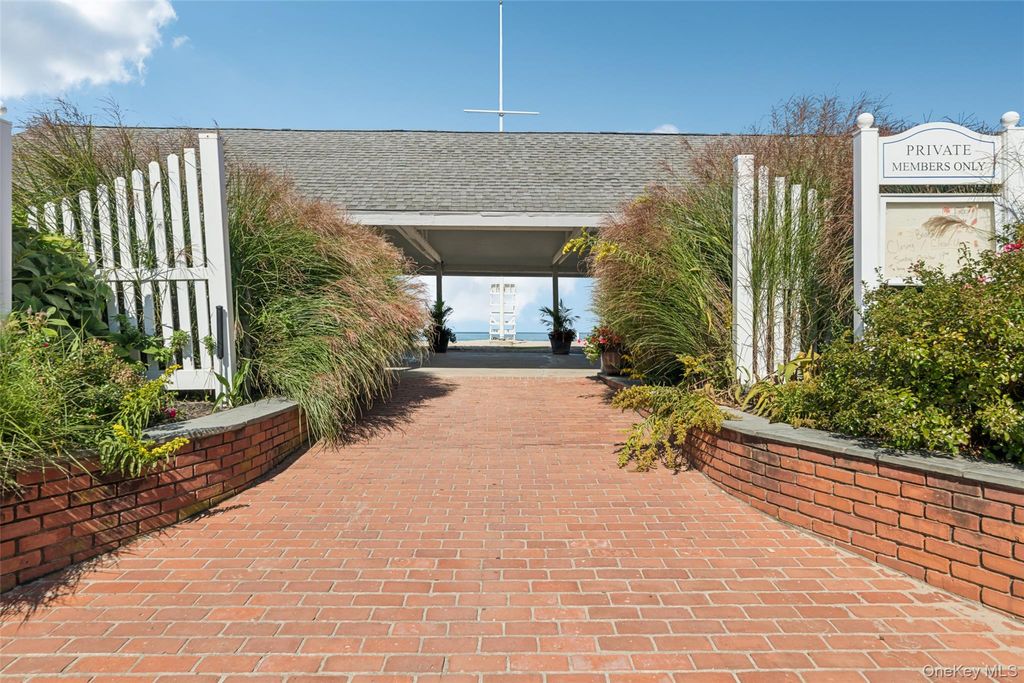Photo of 3 Soundview Drive, Huntington, NY 11743 (MLS # 919363)