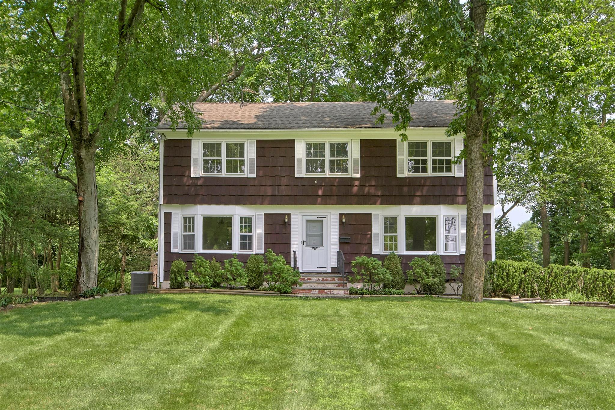 Property for Sale at Welwyn Lane, Valhalla, New York - Bedrooms: 4 
Bathrooms: 3 
Rooms: 8  - $950,000