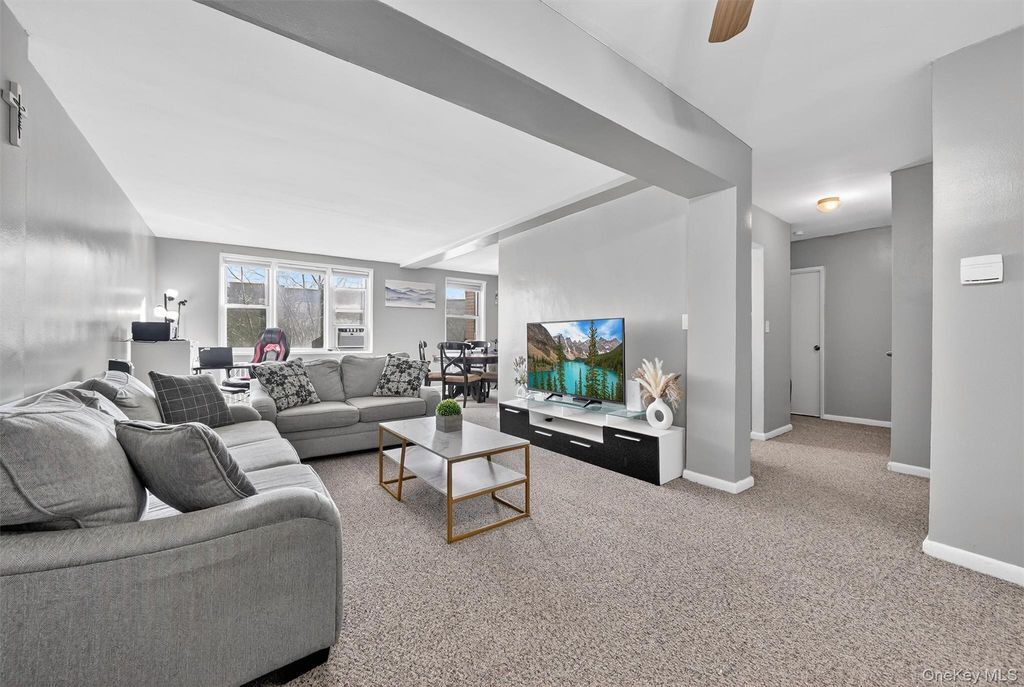 Photo of 5 Sadore Lane #3H, Yonkers, NY 10710 (MLS # 960080)