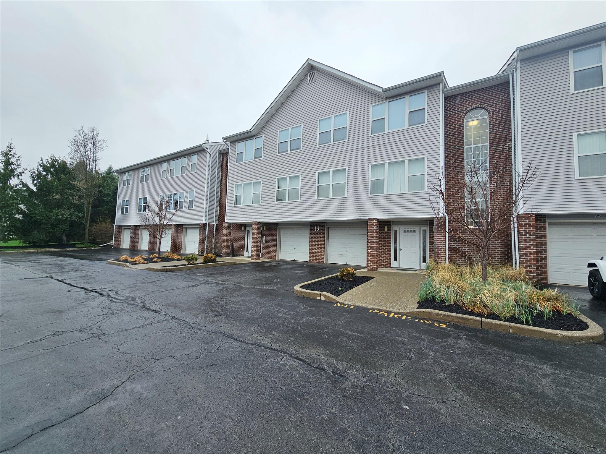 Rental Property at Deer Ct Drive, Middletown, New York - Bedrooms: 2 
Bathrooms: 2 
Rooms: 6  - $2,550 MO.