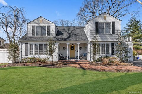 Photo of 140 Cadman Avenue, Babylon, NY 11702 (MLS # 985315)