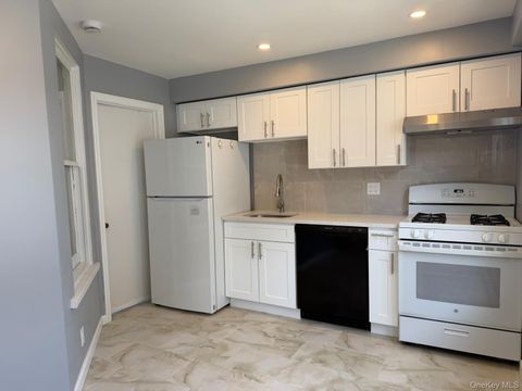 24 Doxsey Place 2 Lynbrook NY 11563