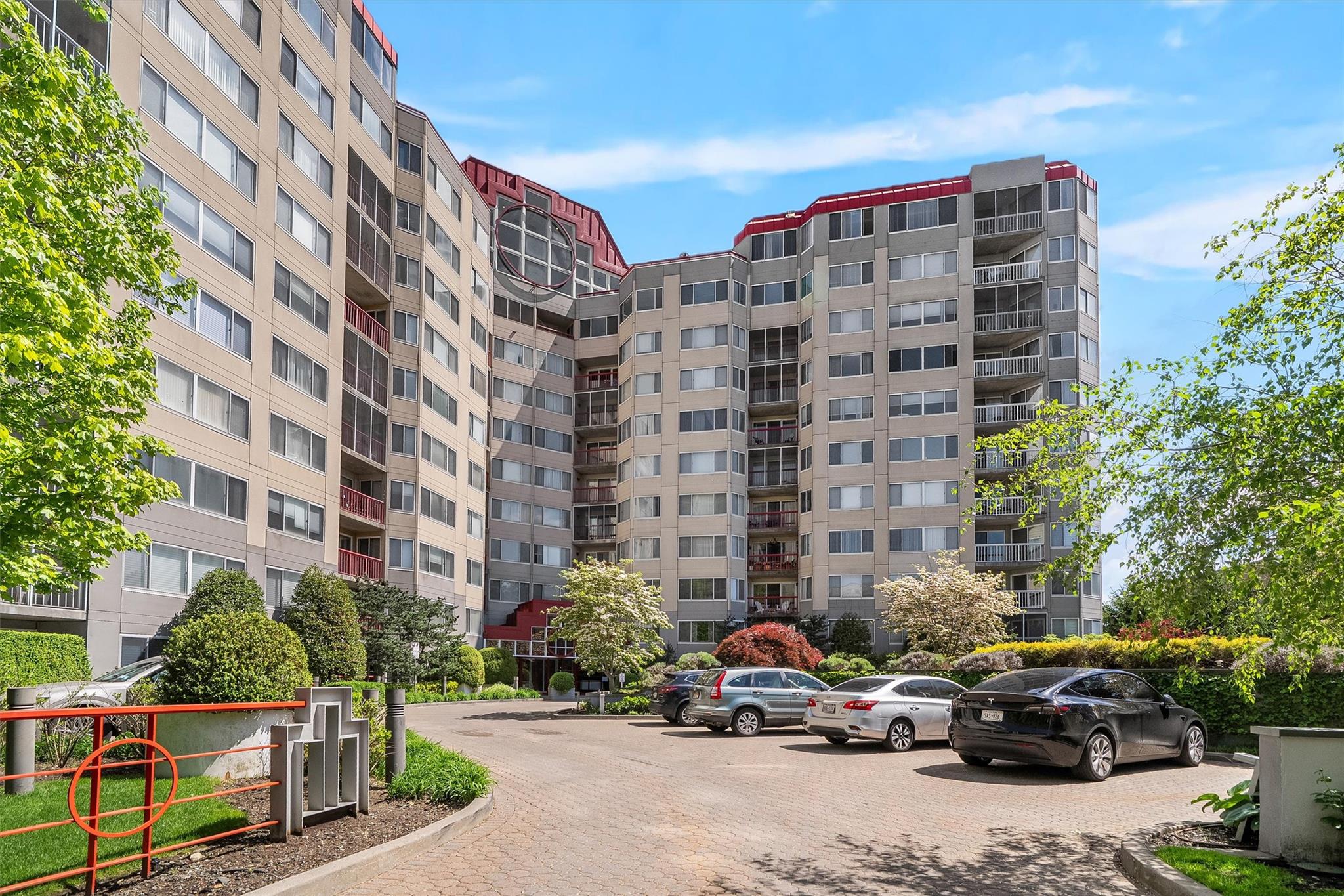 10 Stewart Place #4DE, White Plains, New York image 3