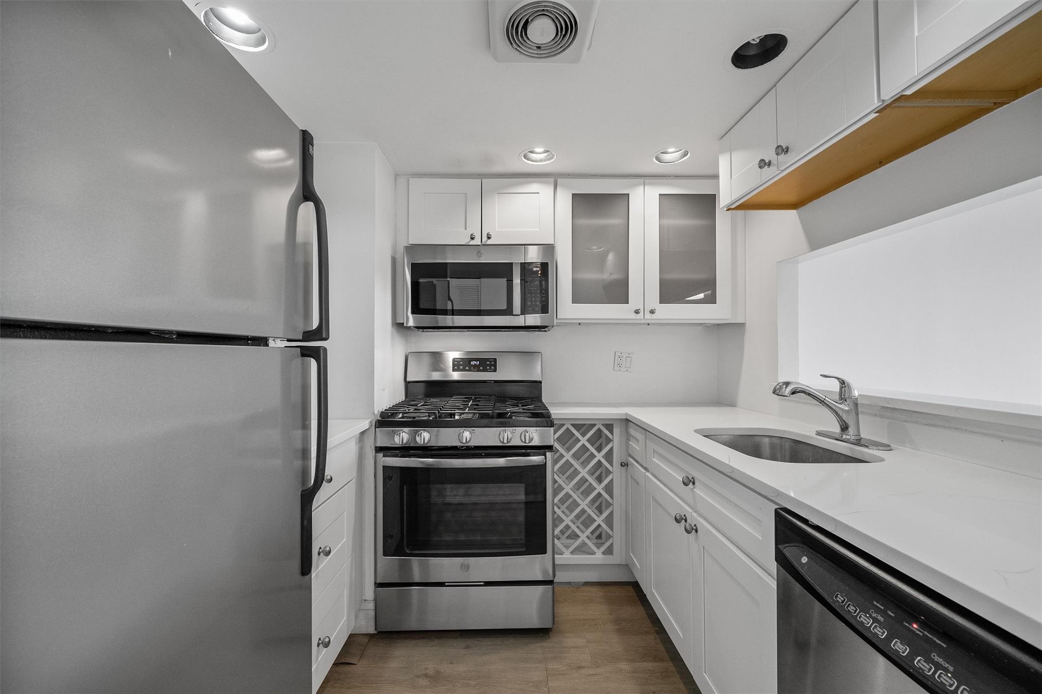 10 Stewart Place #4DE, White Plains, New York image 9