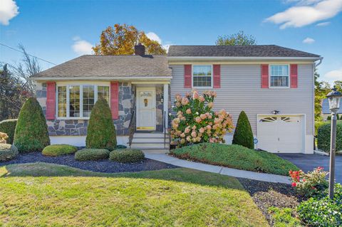Photo of 30 Morris Drive, Hyde Park, NY 12538 (MLS # 917961)