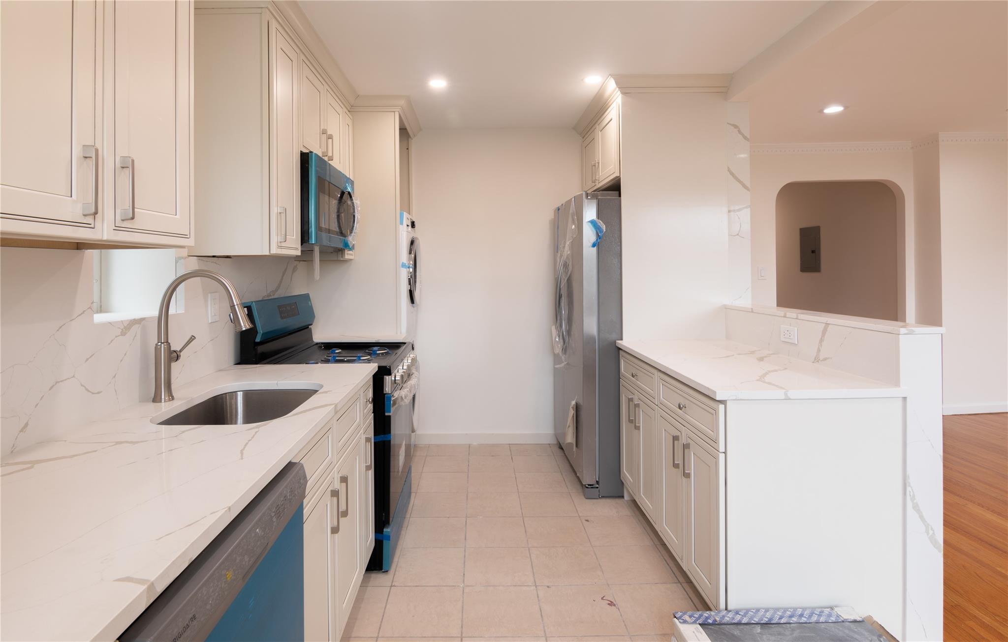 49th Street 2, Astoria, Queens, NY - 3 Bedrooms  
1 Bathrooms  
5 Rooms - 