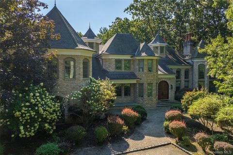 Photo of 178 Brookville Road, Muttontown, NY 11545 (MLS # 882576)