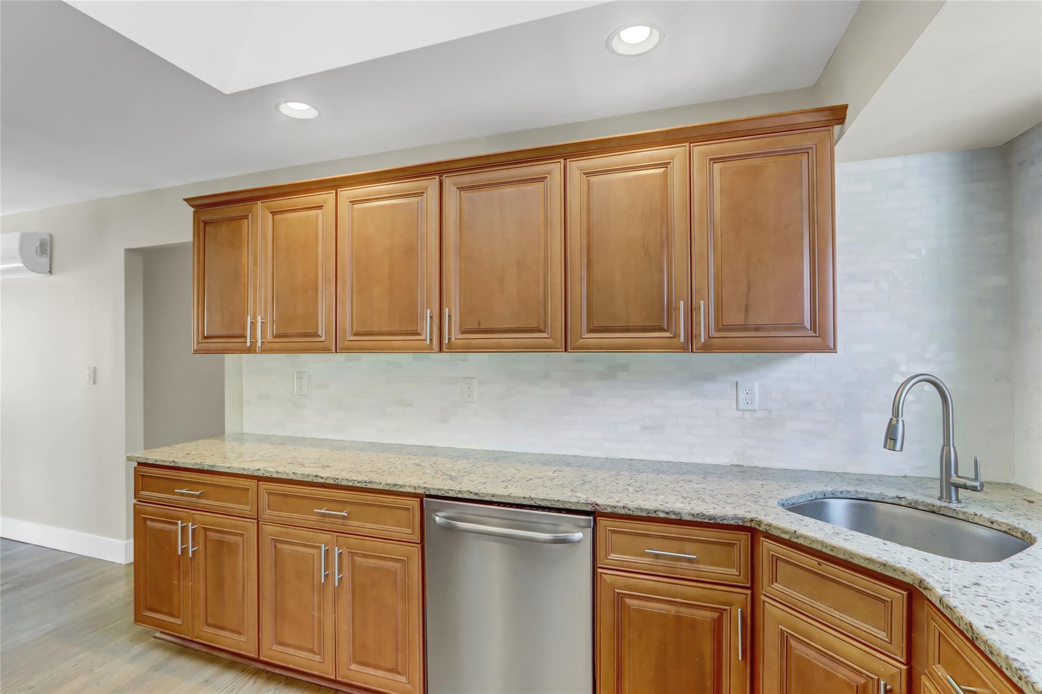 19 W Emma Street, Bethpage, New York image 14