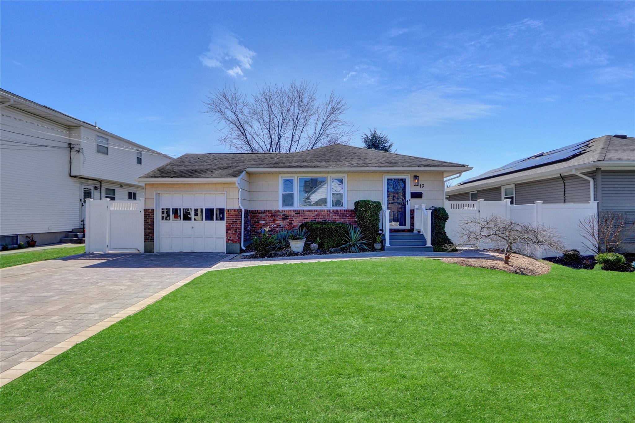 19 W Emma Street, Bethpage, New York image 1