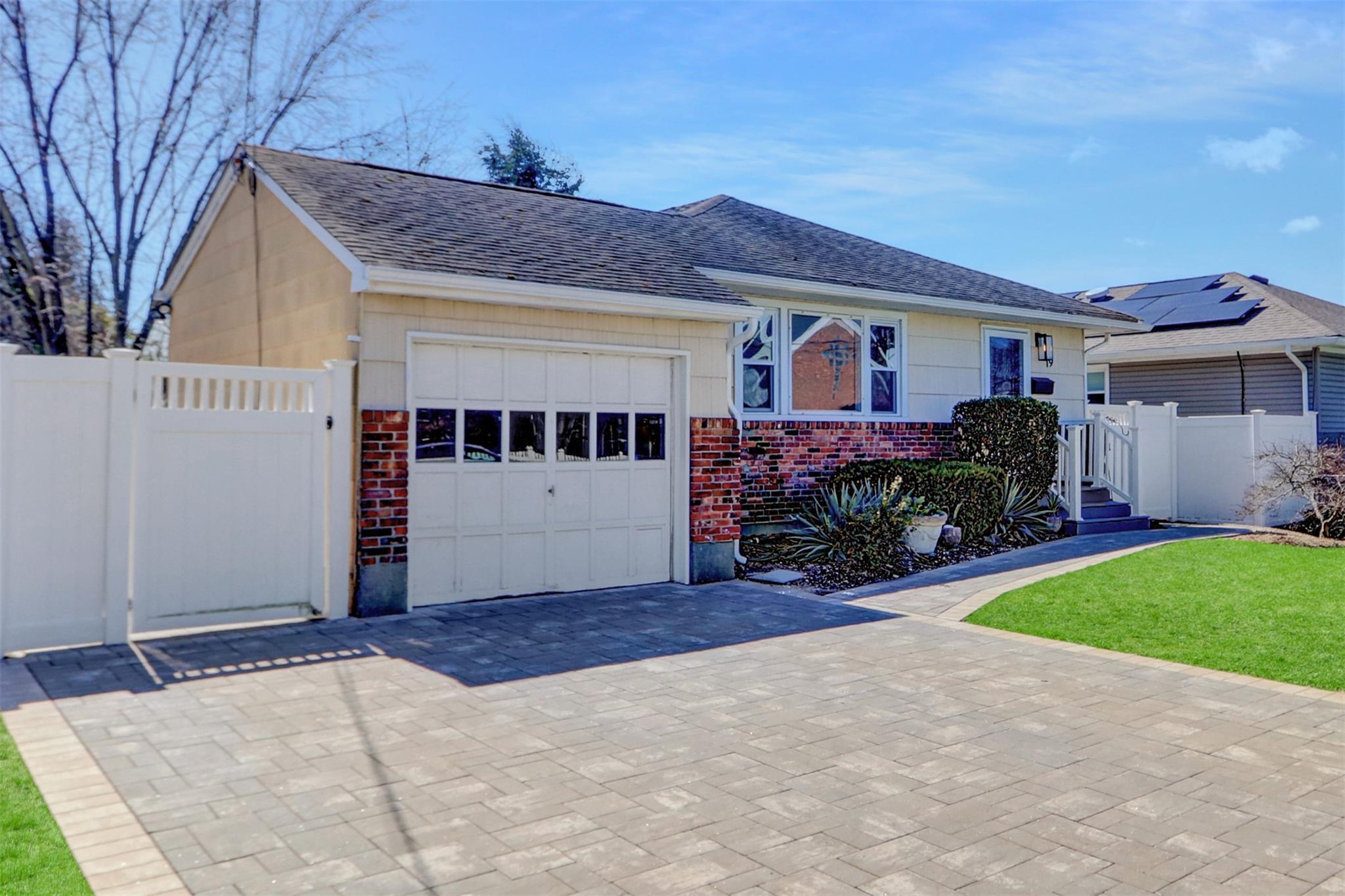 19 W Emma Street, Bethpage, New York image 4