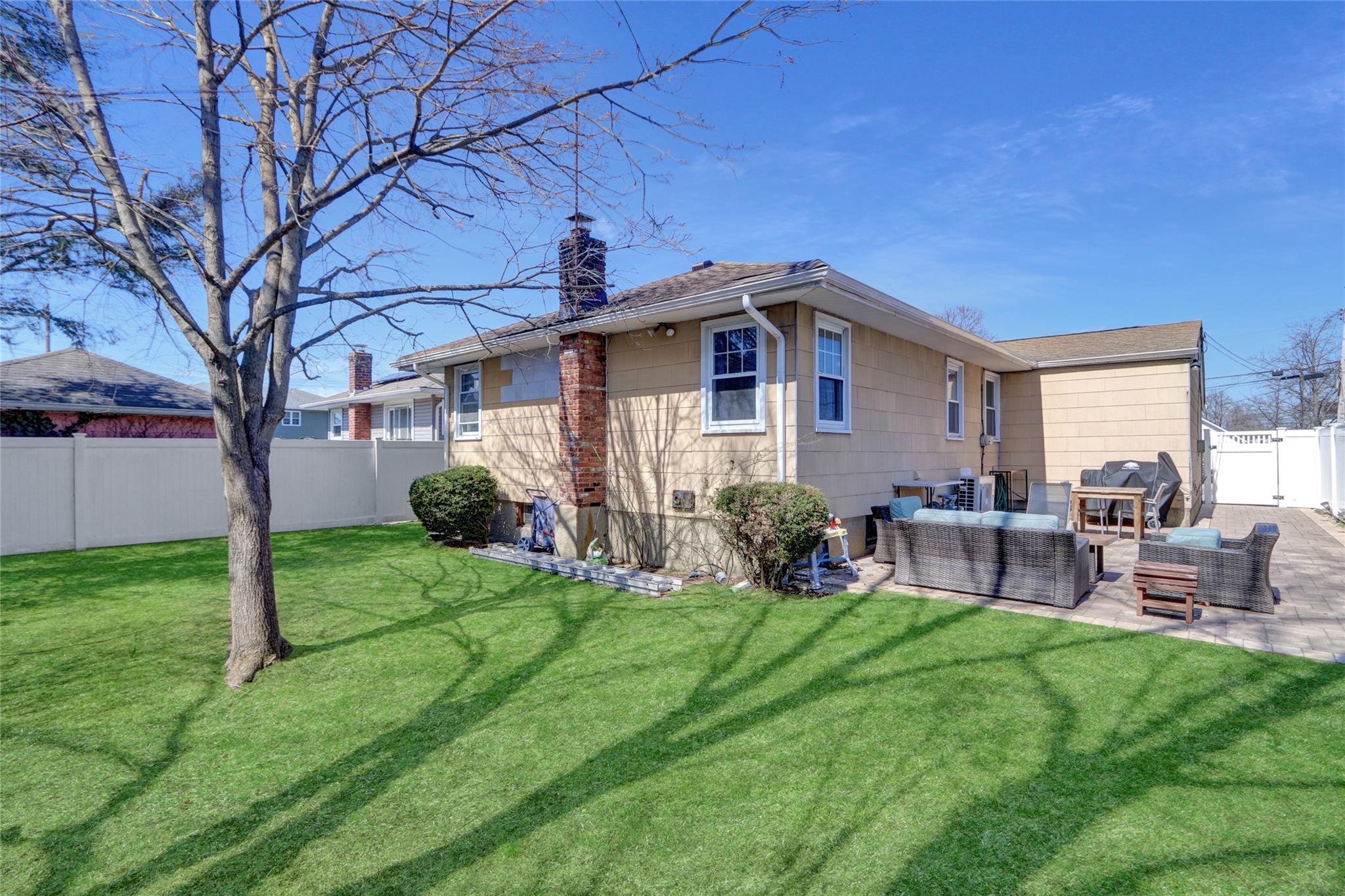 19 W Emma Street, Bethpage, New York image 3