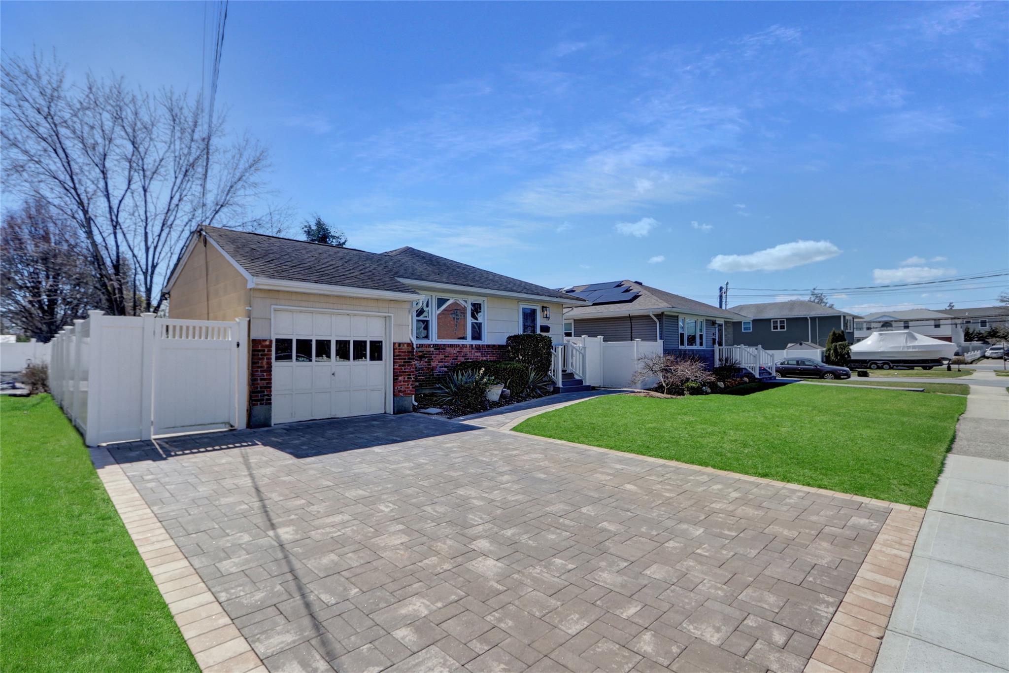19 W Emma Street, Bethpage, New York image 5