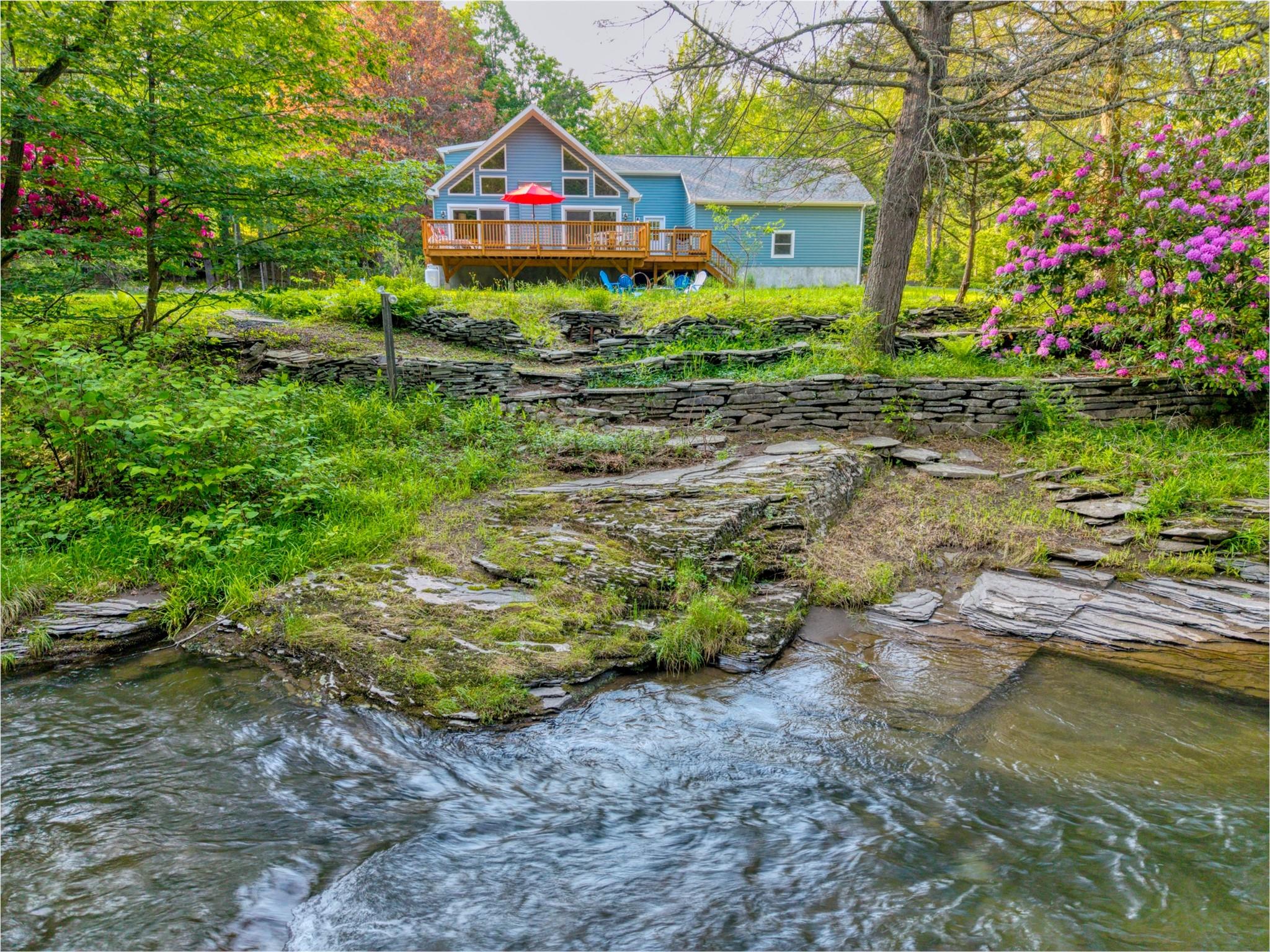 Route 212, Woodstock, New York - 3 Bedrooms  
3 Bathrooms  
7 Rooms - 