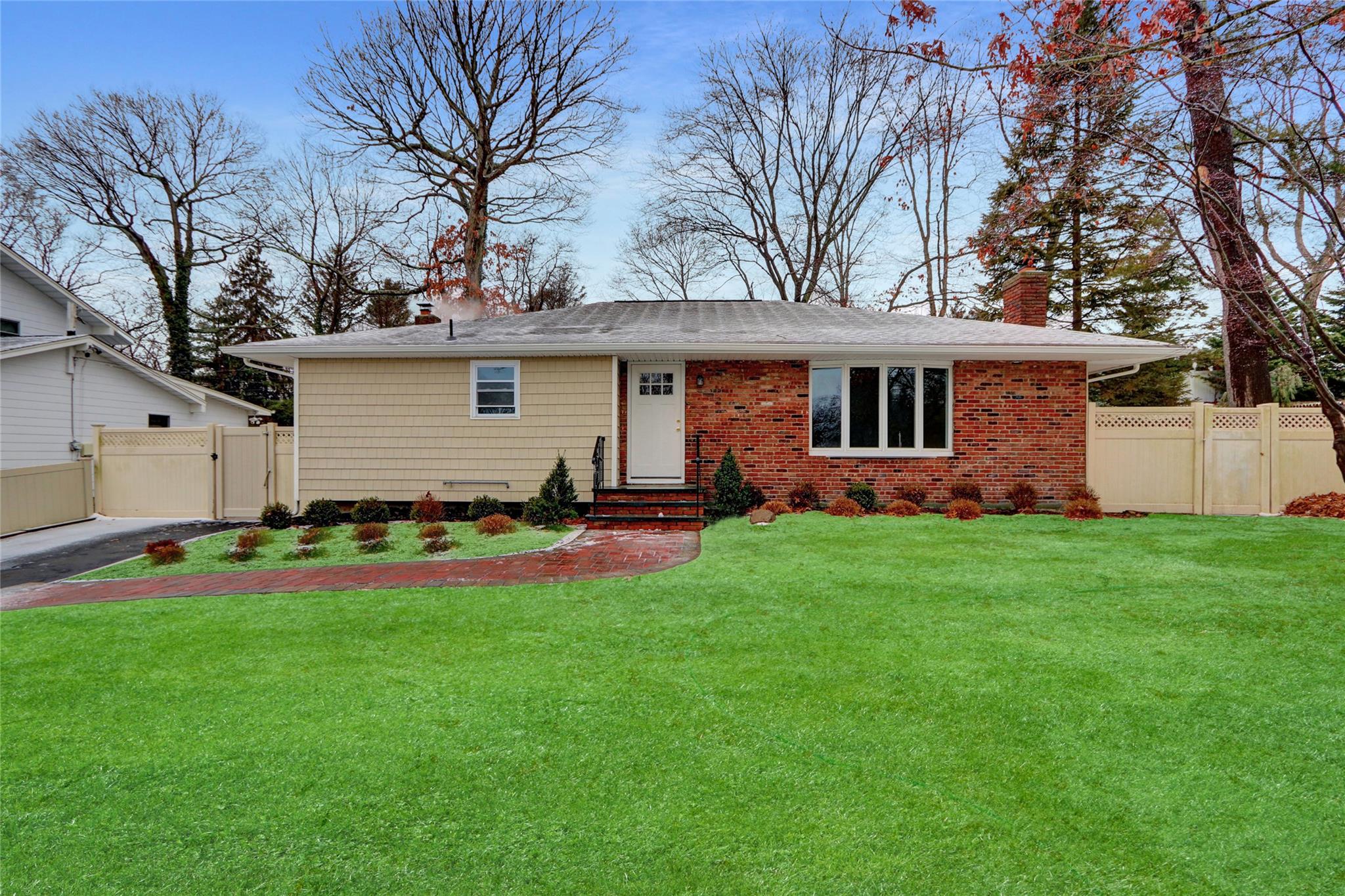 35 Eagle Lane, Hauppauge, New York image 4