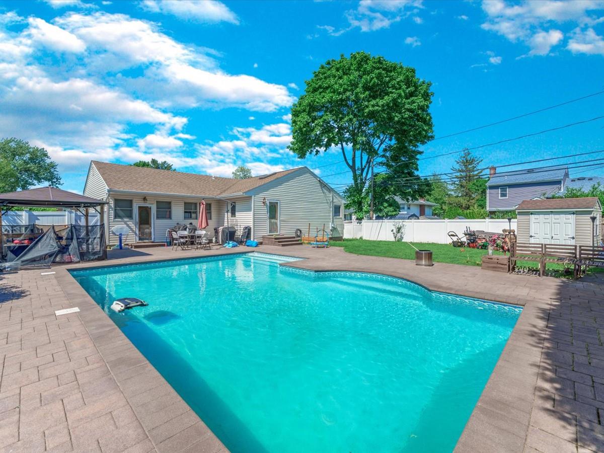 4 Whitebirch Lane, Commack, New York image 15