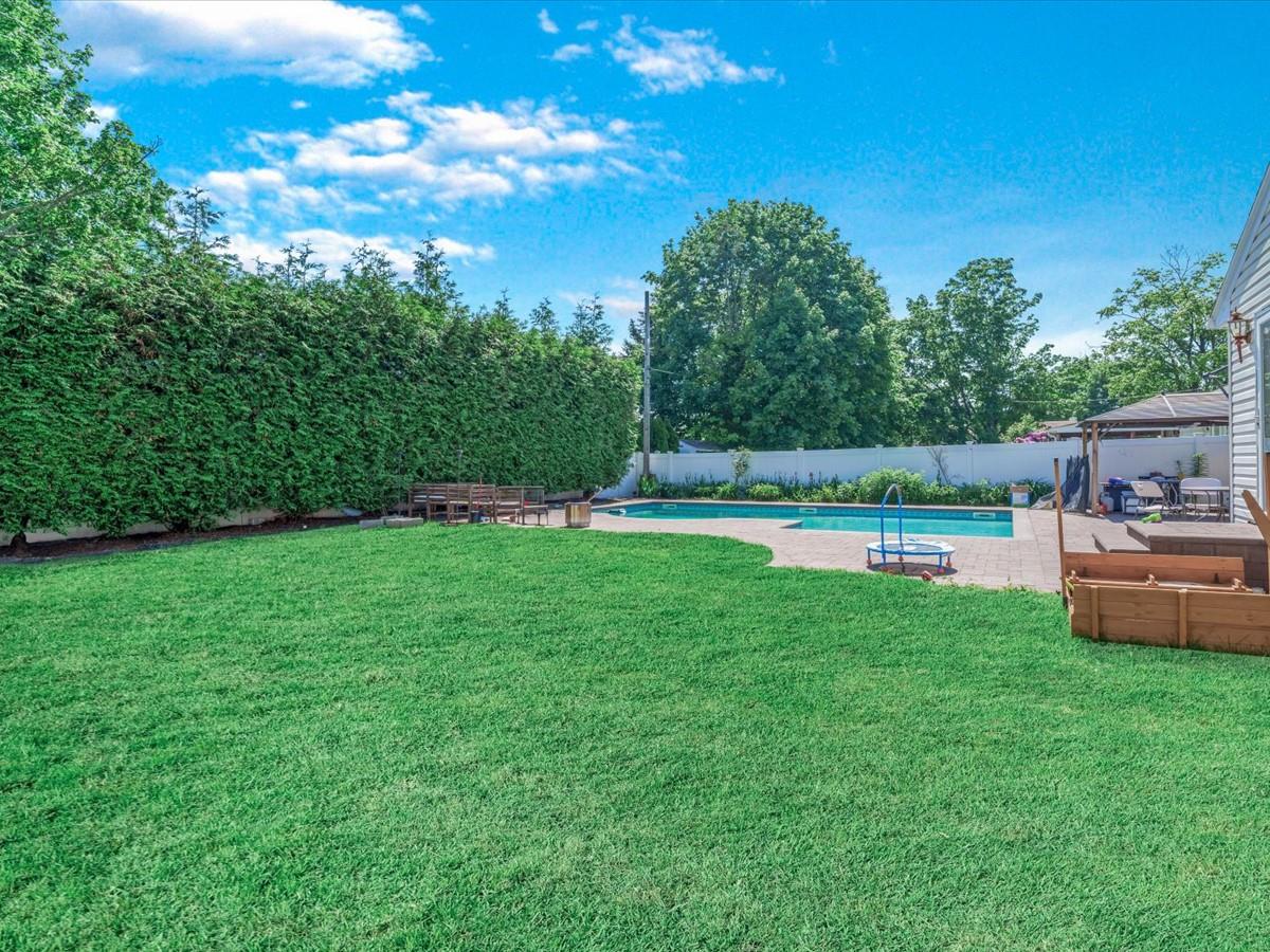 4 Whitebirch Lane, Commack, New York image 14