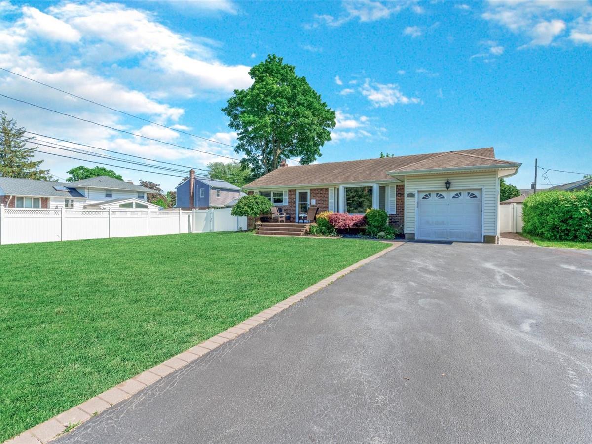 4 Whitebirch Lane, Commack, New York image 16