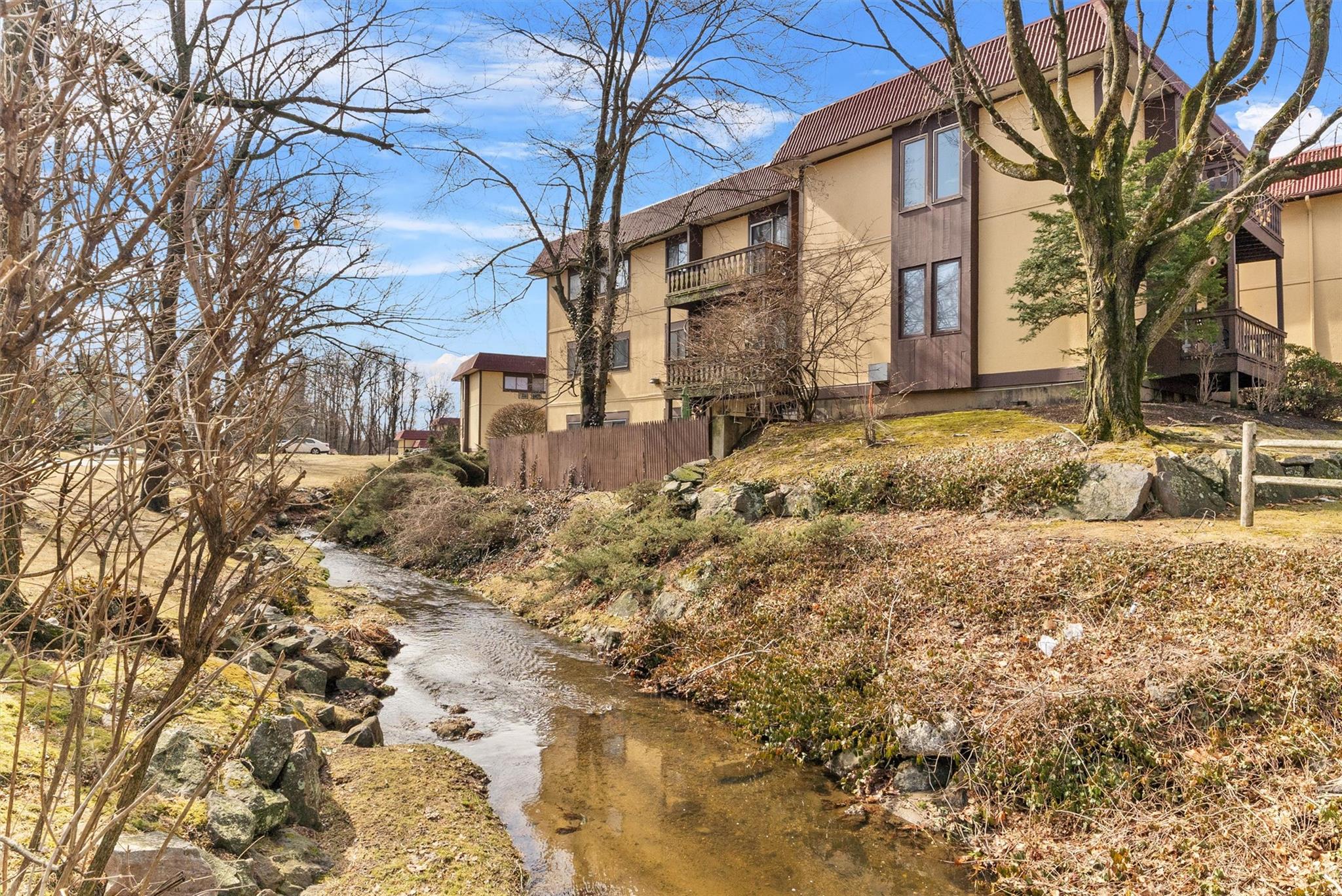 4 Granada Crescent #16, White Plains, New York image 21