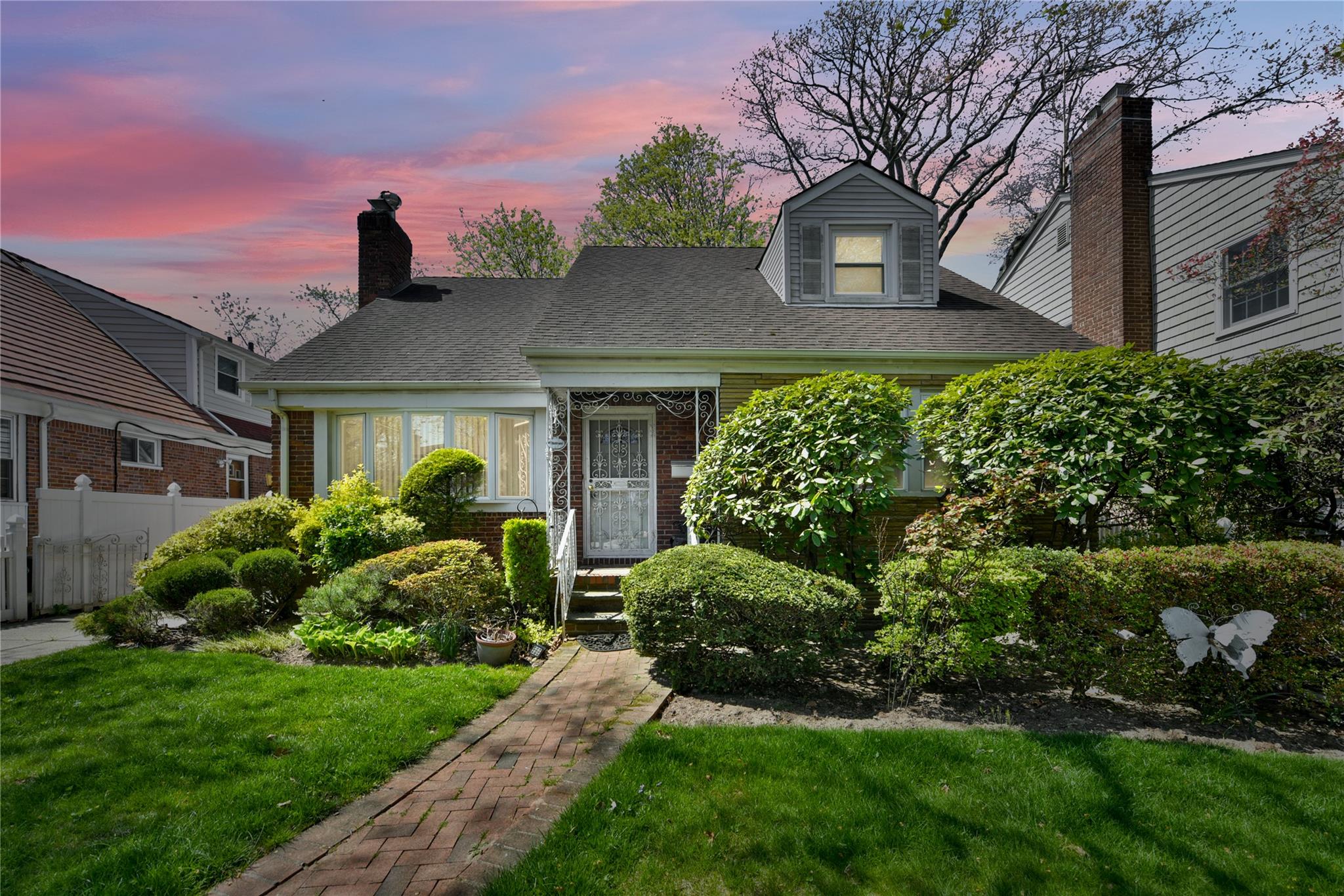 Property for Sale at 215th Street, Hollis Hills, Queens, NY - Bedrooms: 3 
Bathrooms: 3 
Rooms: 9  - $999,000