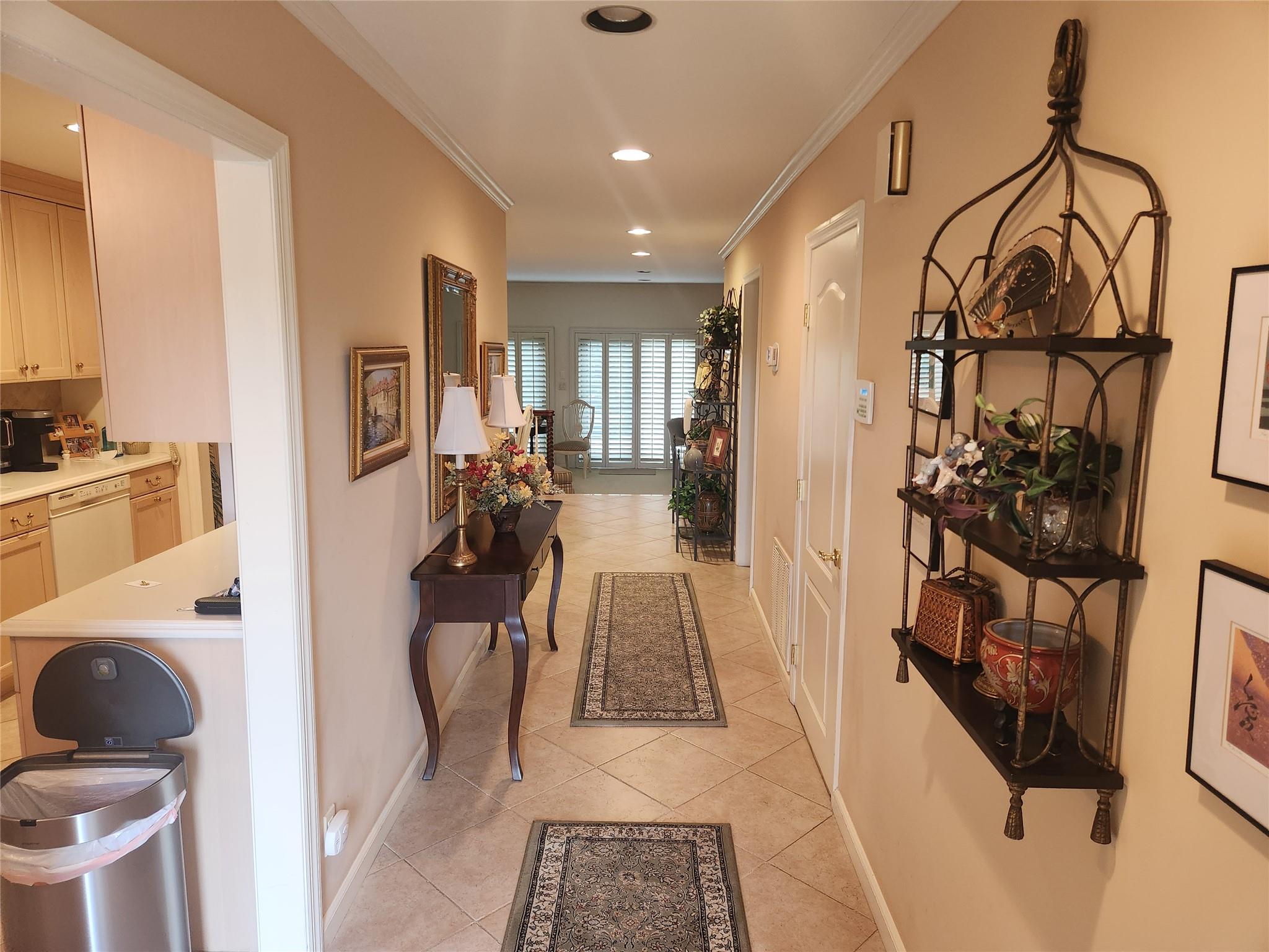 166 Southgate Circle, Massapequa Park, New York image 12