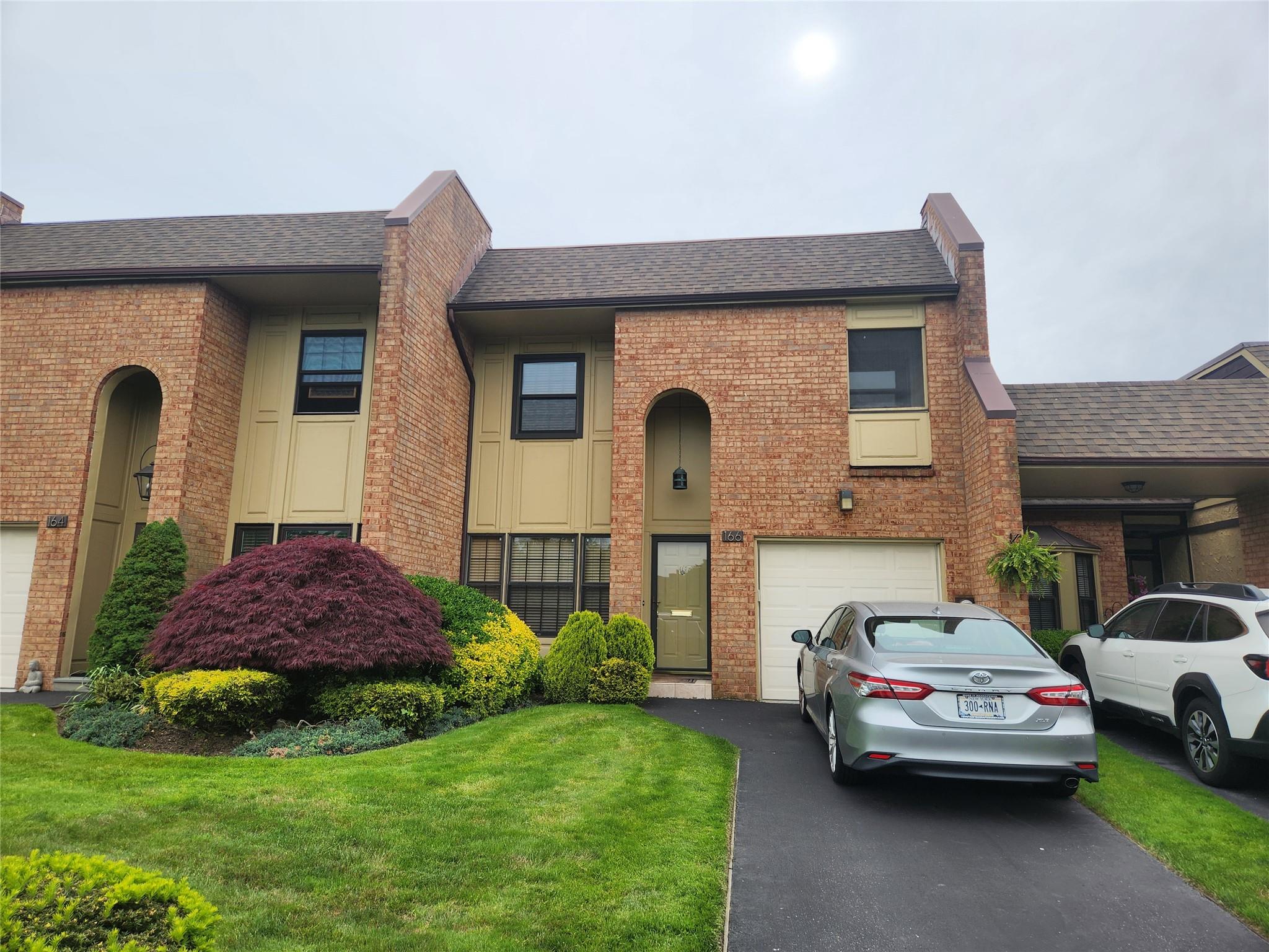 166 Southgate Circle, Massapequa Park, New York image 1