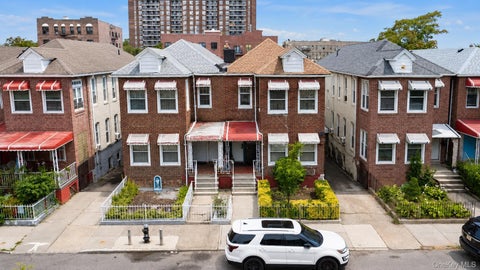 Photo of 2541 Holland Avenue, Bronx, NY 10467 (MLS # 1047243)